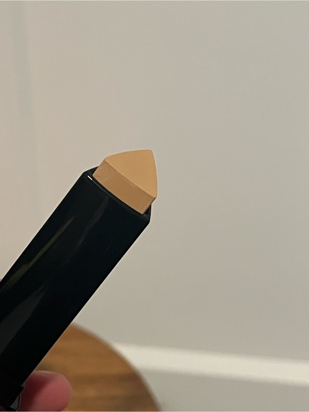 Hourglass Vanish Seamless Finish Foundation Stick - Linen - Picture 2 of 4